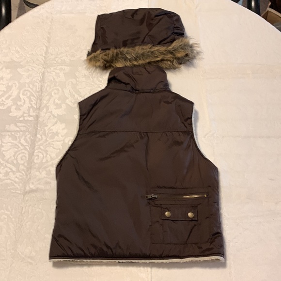 Ladies vest Sherpa lining inside brown canvas exterior material. - Picture 4 of 4